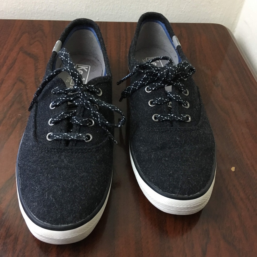 KEDS black sneaker size 6